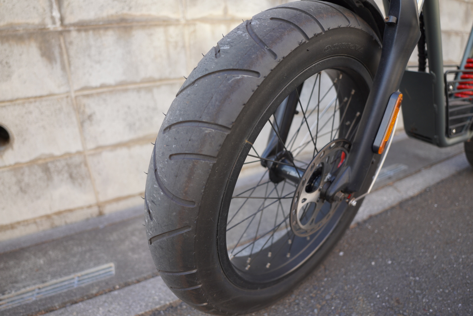 COSWHEEL MIRAI S 20インチ4インチ太タイヤ アップ